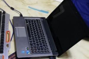 电脑后壳灯亮开不了机,排查与解决指南
